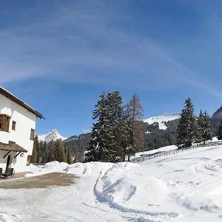 Cesa Pana Mountain Appartamento *